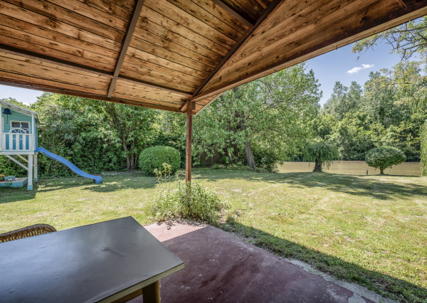 RealityDS - PREDAJ - 🌳Slnečný pozemok s chatkou priamo na brehu Malého Dunaja v Potônskych Lúkach🌳 Ticho! Pokoj! Vôňa prírody!