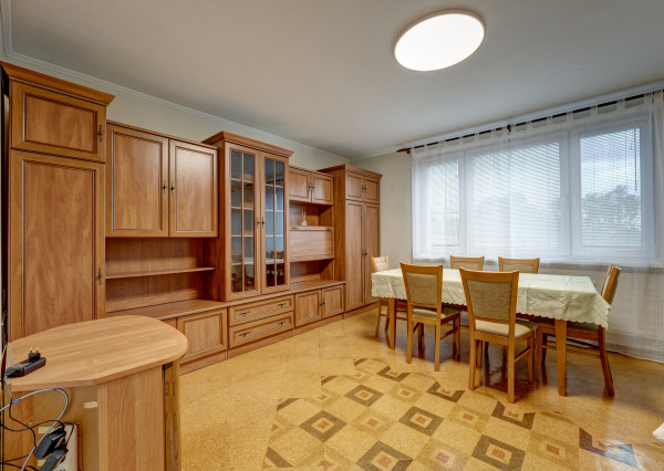 RK RealityDS - PRENÁJOM zariadeného a zrekonštruovaného 3-izb.bytu s loggiou; 74m²; Šamorín - Dunajská ulica