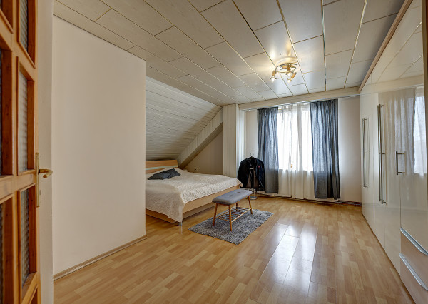 RealityDS – Prenájom priestranného 2,5-izbového podkrovného bytu so samostatným vstupom – 127 m2, Dunajská Streda, Gy. Szabóa