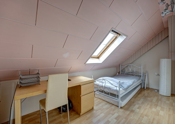 RealityDS – Prenájom priestranného 2,5-izbového podkrovného bytu so samostatným vstupom – 127 m2, Dunajská Streda, Gy. Szabóa
