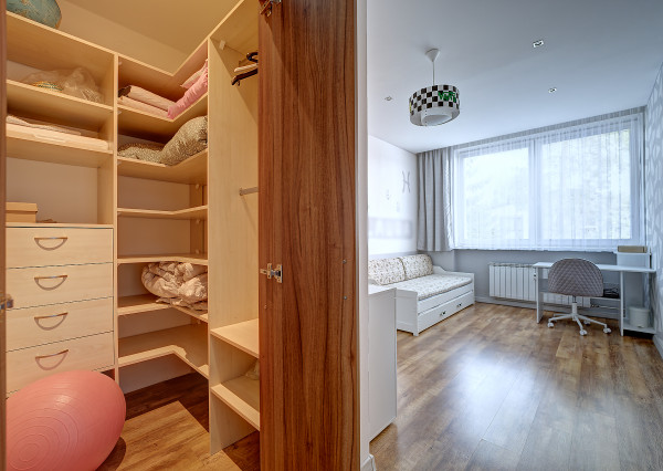 RealityDS - PREDAJ | 3-izbový veľkometrážny byt s loggiou, pivnicou a oploteným dvorom s možnosťou parkovania | Šamorín