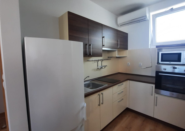 RealityDS - Prenájom prevažne zariadeného 2 izb. bytu v novostavbe, 41,57 m2 + pivnica 10,3 m2 + parkovacie státie, Šamorín