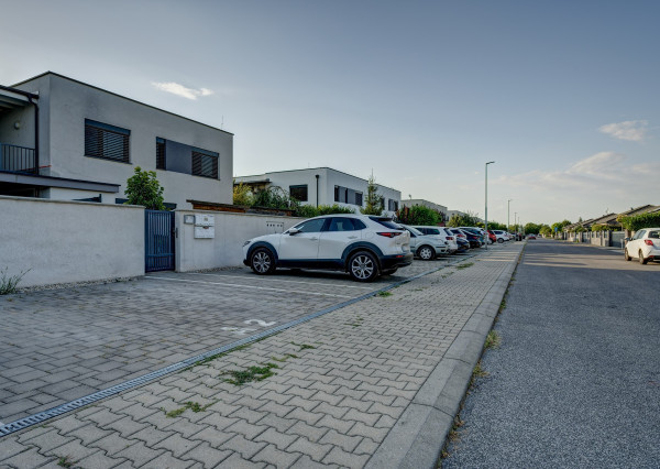 RealityDS - PRENÁJOM 3 izb. bytu na prízemí rodinného domu | Terasa | Záhrada | 2 parkovacie miesta | Bernolákovo