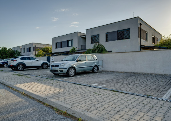 RealityDS - PRENÁJOM 3 izb. bytu na prízemí rodinného domu | Terasa | Záhrada | 2 parkovacie miesta | Bernolákovo