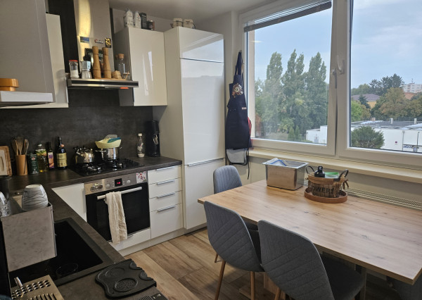 RealityDS -  🏡 2-IZBOVÝ BYT VO VEĽKOSTI 3-IZBOVÉHO? ÁNO – 66 m², BALKÓN A BEZ ĎALŠÍCH INVESTÍCIÍ! Šamorín, Mestský Majer