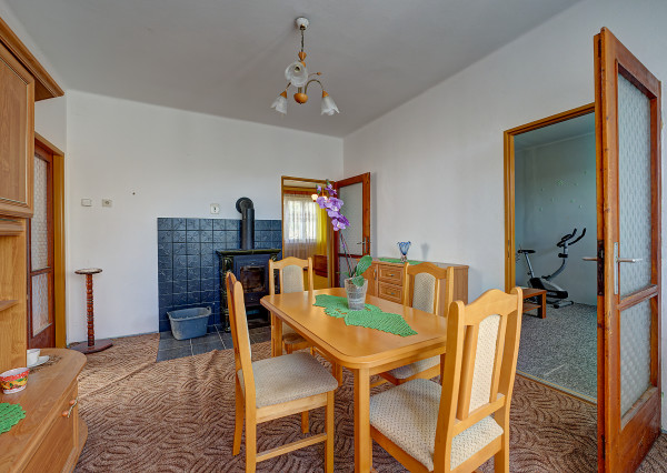 RealityDS – Predaj rodinného domu s garážou, terasou a veľkým pozemkom 1 824 m², Gabčíkovo