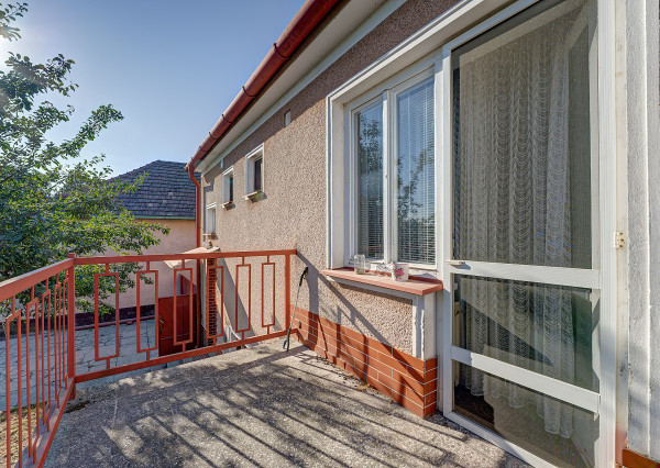 RealityDS – Predaj rodinného domu s garážou, terasou a veľkým pozemkom 1 824 m², Gabčíkovo