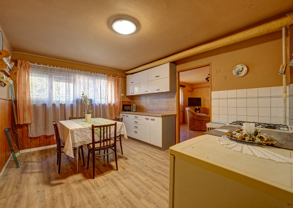 RealityDS – Predaj rodinného domu s garážou, terasou a veľkým pozemkom 1 824 m², Gabčíkovo