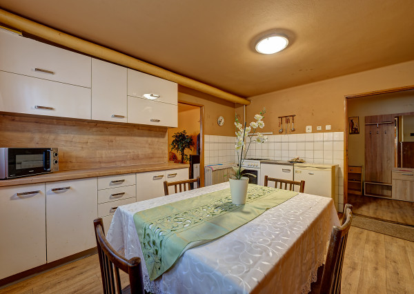 RealityDS – Predaj rodinného domu s garážou, terasou a veľkým pozemkom 1 824 m², Gabčíkovo