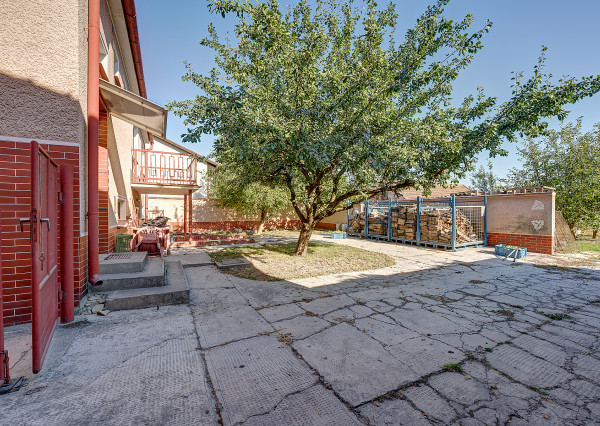 RealityDS – Predaj rodinného domu s garážou, terasou a veľkým pozemkom 1 824 m², Gabčíkovo