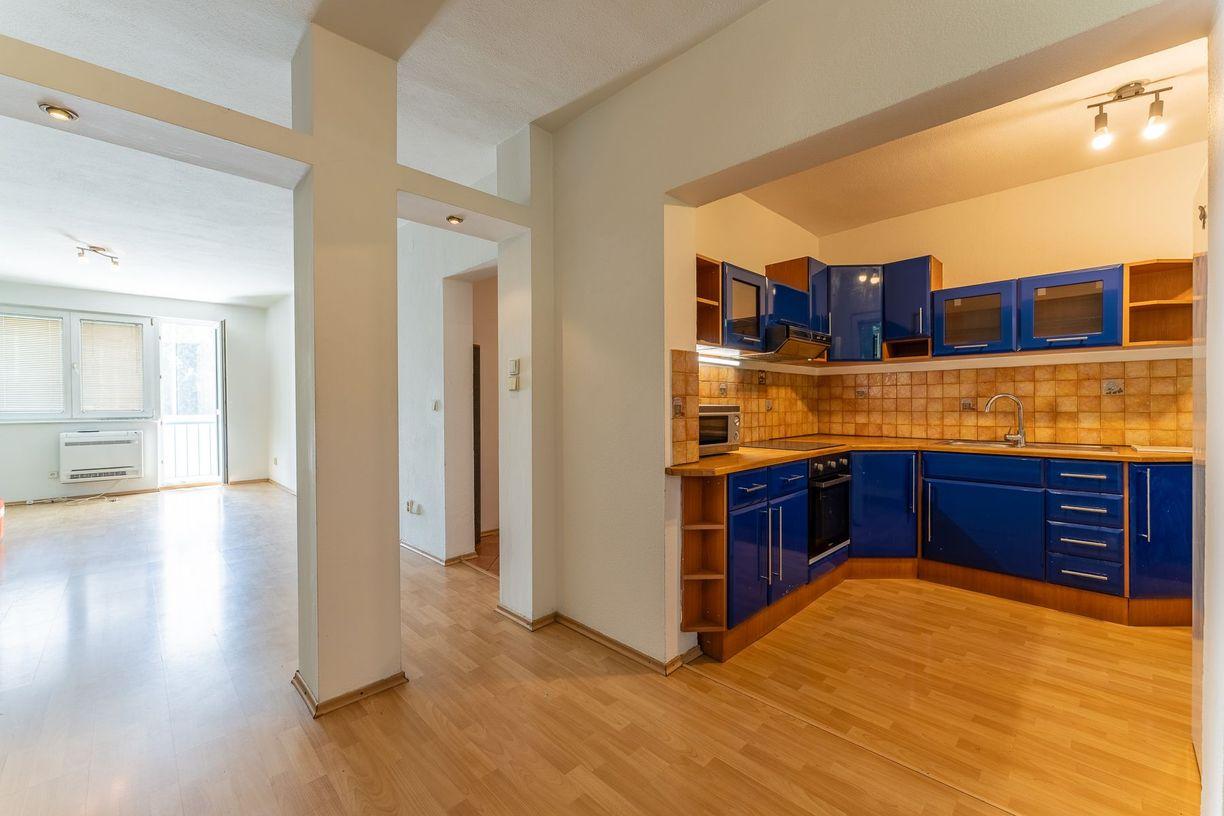 ÚSPEŠNE ODOVZDANÝ! - RK RealityDS - Predaj 3 izb. veľkometrážneho bytu, 94 m2, loggiou, Hlboká ul.