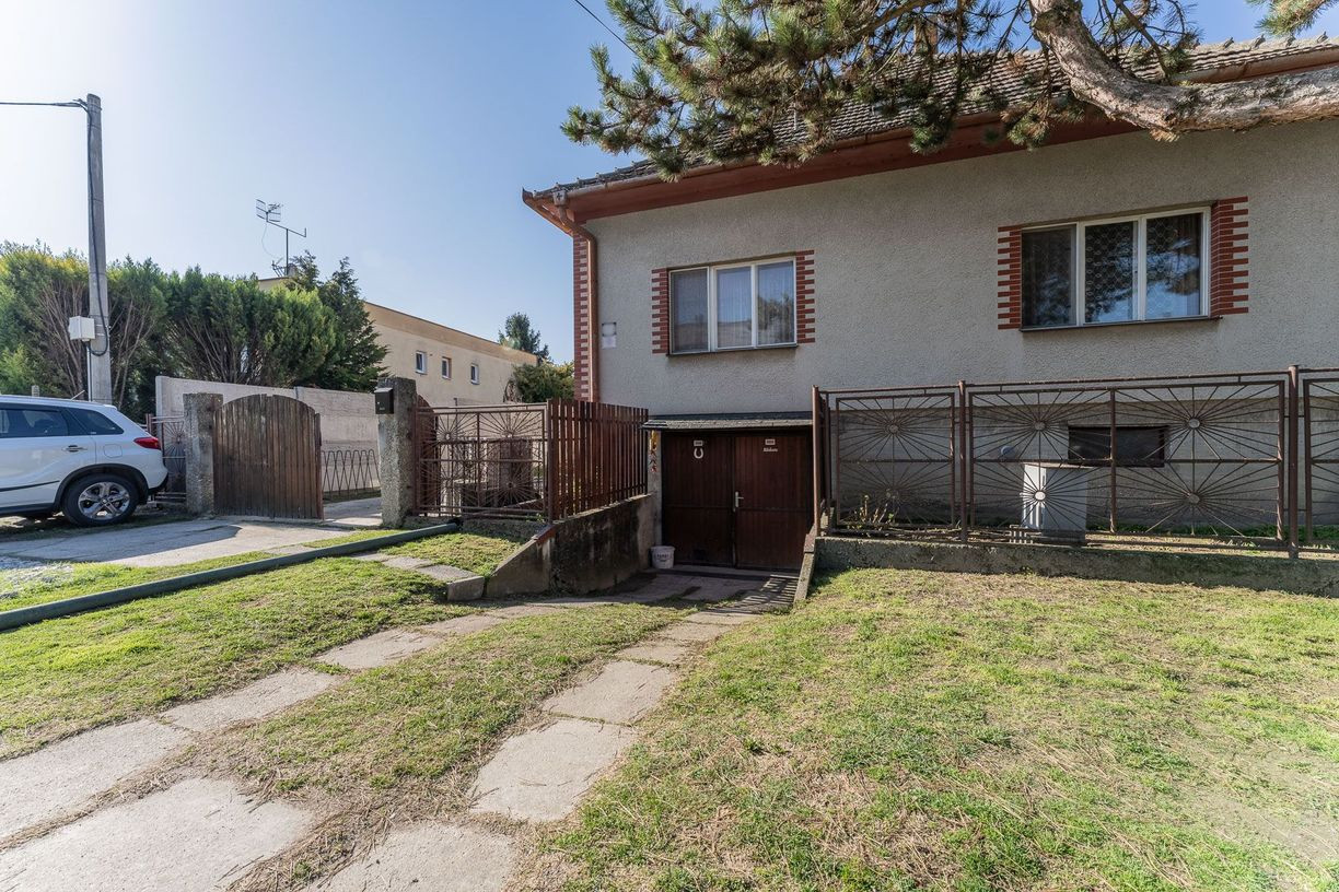 RealityDS - Predaj 3 izbového rodinného domu s garážou, letnou kuchynkou na 6,23 á pozemku, Šamorín