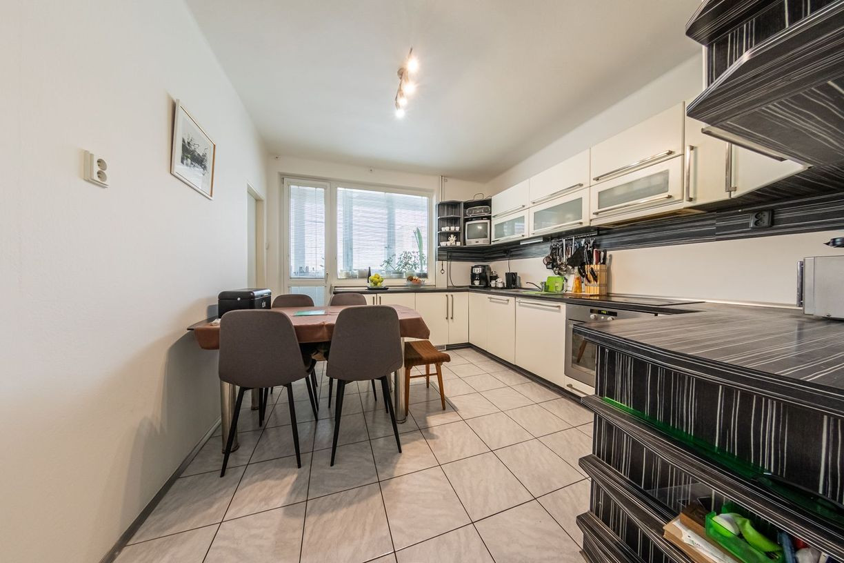 RealityDS - PREDAJ 5-izbového rodinného domu s garážou a veľkým pozemkom – Malé Dvorníky