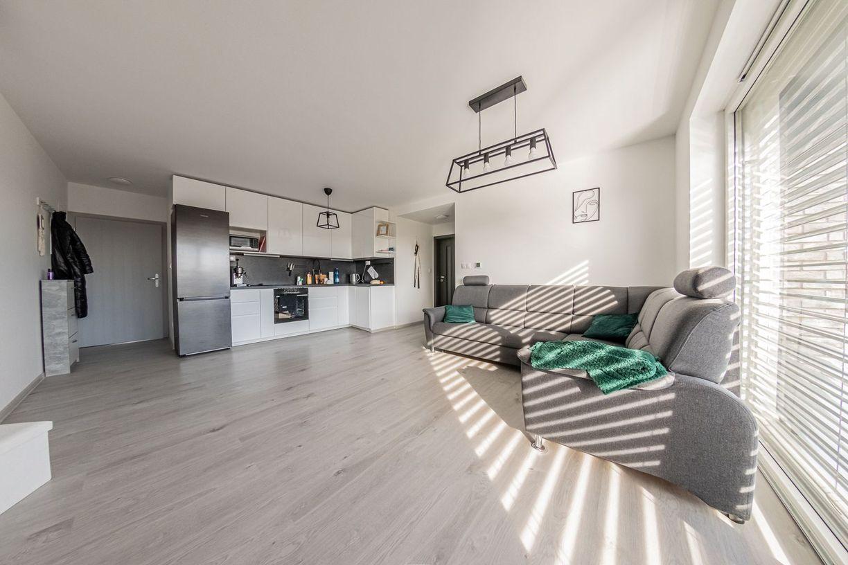 RealityDS - Štýlový 2-izbový byt v Košútoch s balkónom – ideálny na investíciu alebo prvé bývanie na PREDAJ