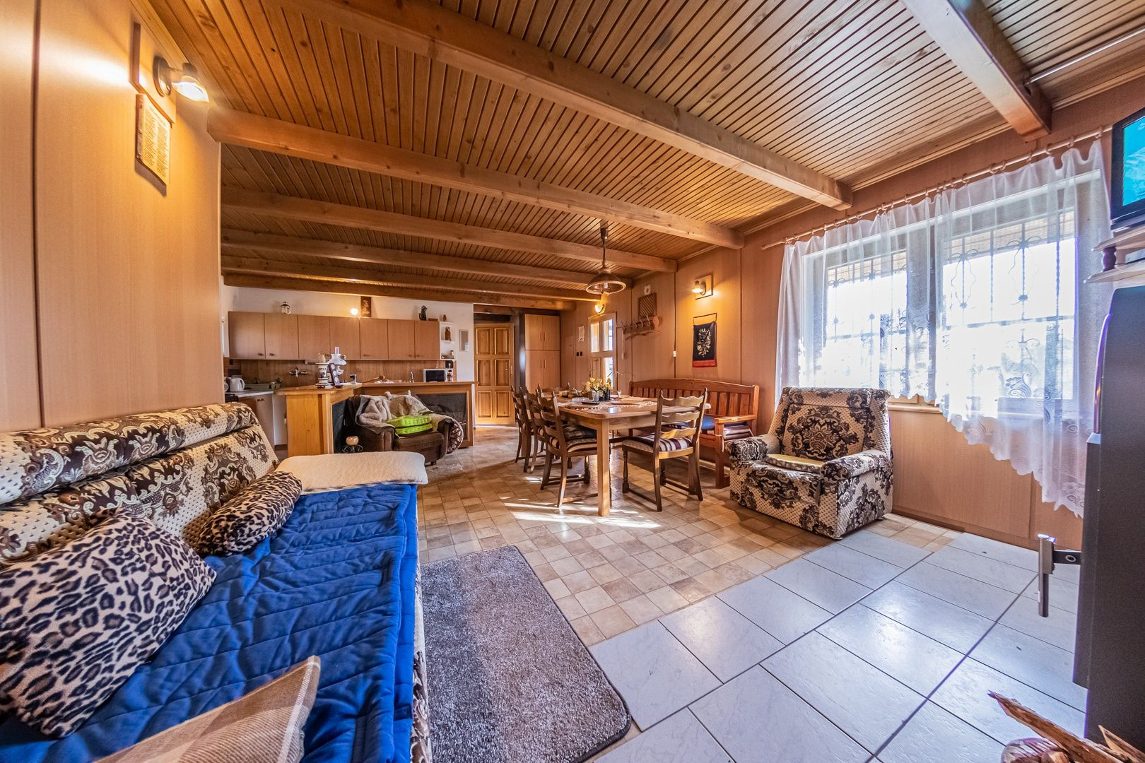 REZERVOVANÁ - RealityDS - Predaj kompletne zariadenej, podpivničenej rekreačnej chaty, prístreškom pre auto, altánkom, drevárničkou, grilom, so 6,88á pozemkom v OV, Gabčíkovo VEĽKÁ ZĽAVA !!!