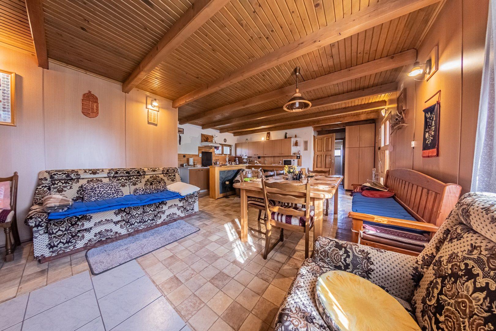 RealityDS - Predaj kompletne zariadenej, podpivničenej rekreačnej chaty, prístreškom pre auto, altánkom, drevárničkou, grilom, so 6,88á pozemkom v OV, Gabčíkovo VEĽKÁ ZĽAVA !!!