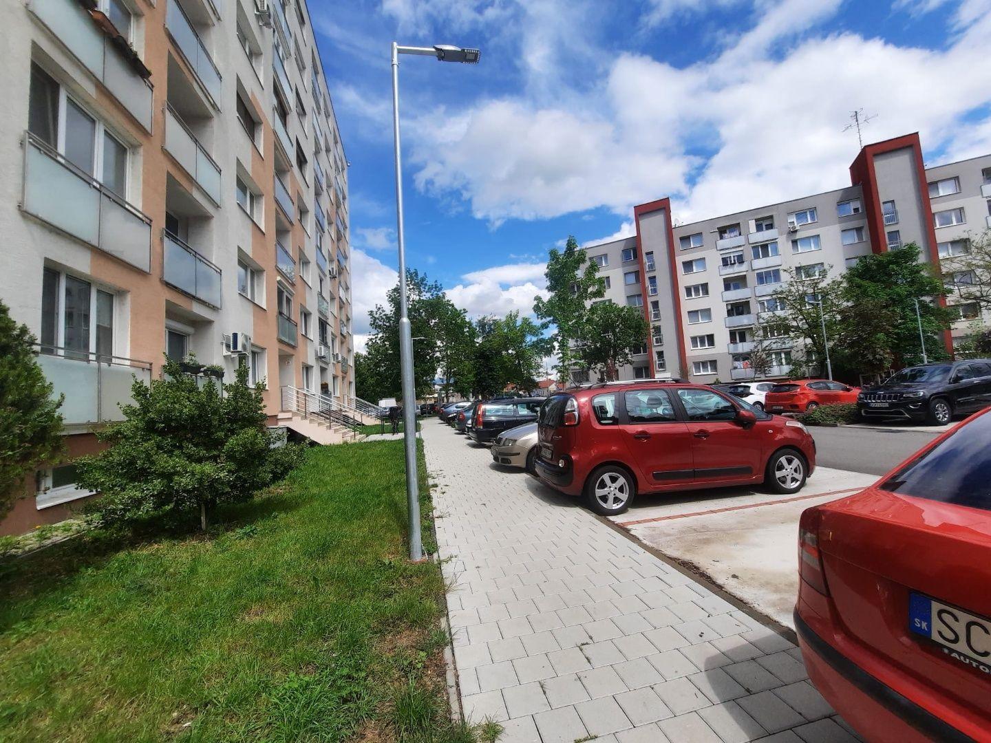 RealityDS - PRENÁJOM zrekonštruovaného 3 izb. bytu, 76 m2 + loggia + 13 m2 pivnica, Cintorínska ulica