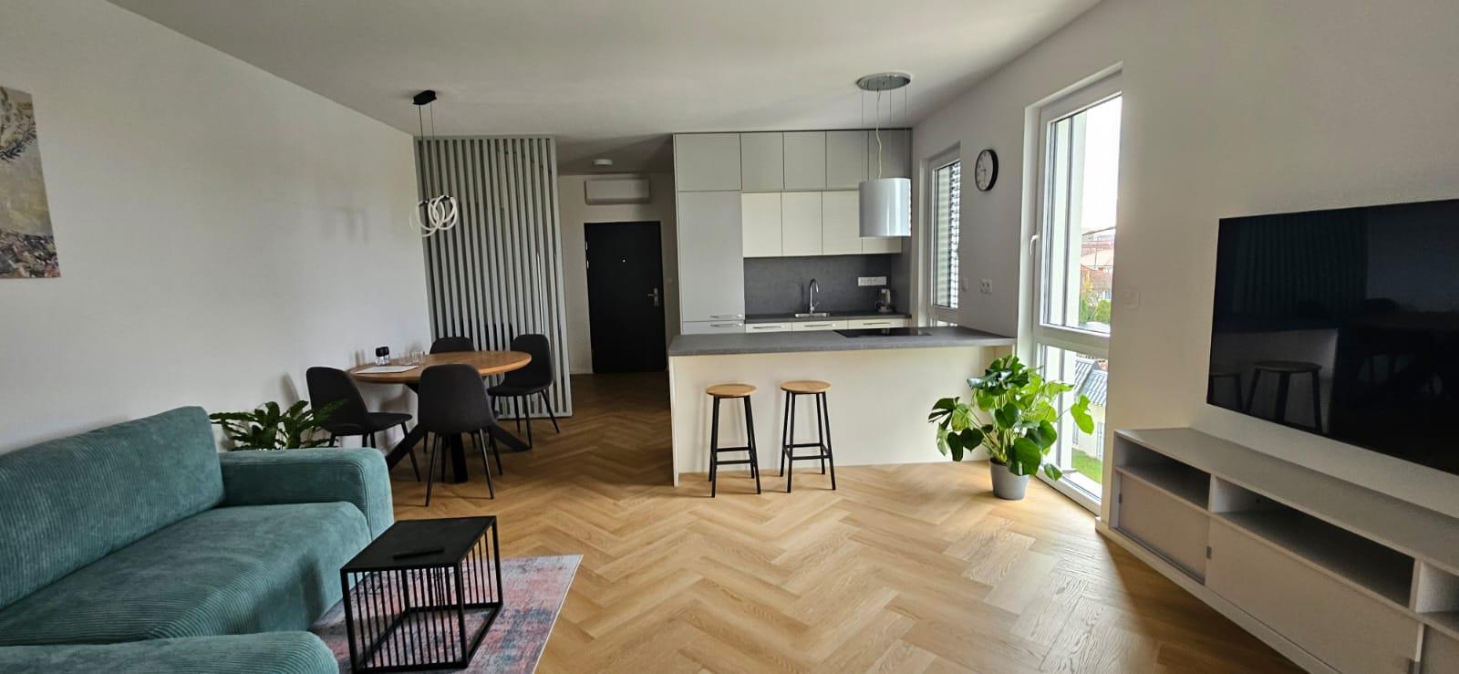 RealityDS - Prenájom nového, kompletne zariadeného 2-izb. bytu s loggiou, 50,15 m2 + 1 park.miesto, Pažitná ulica