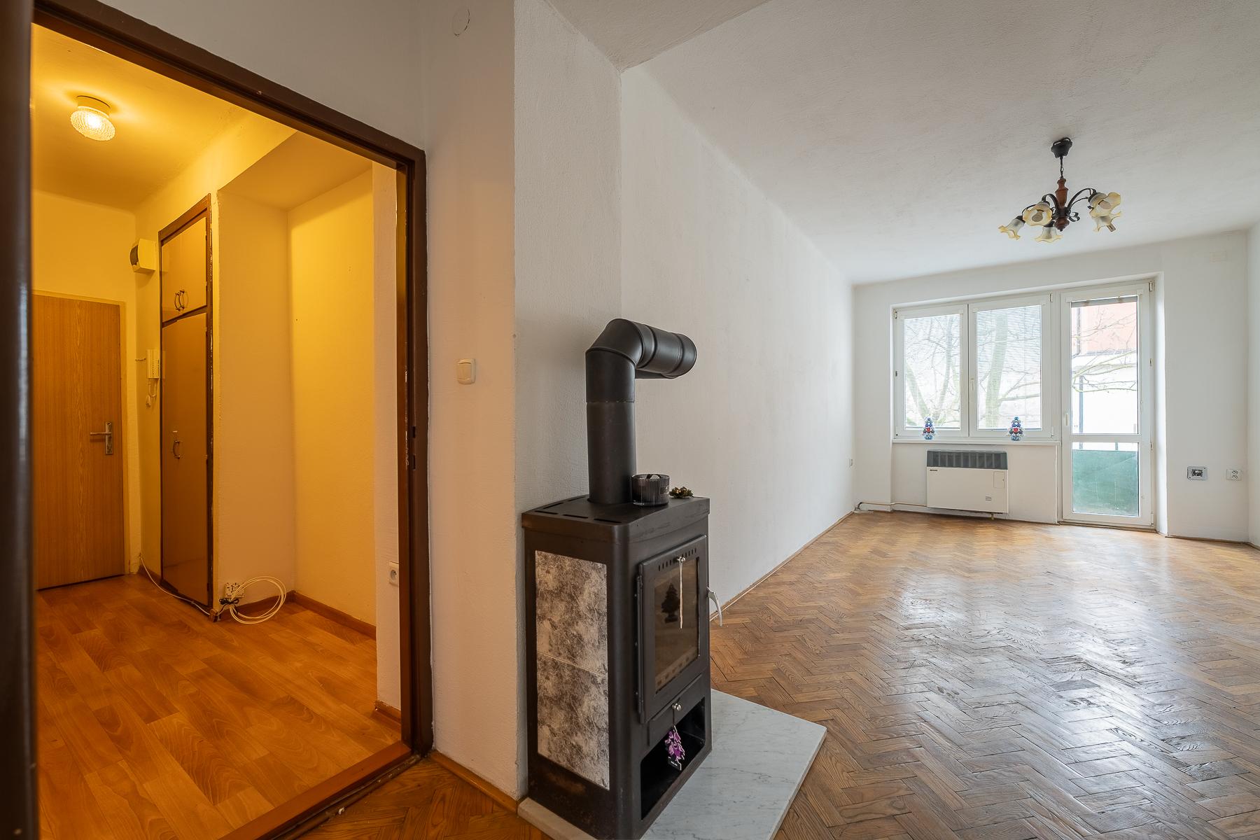 RealityDS - PREDAJ 2 izbového bytu s KRBOM - Školská, Šamorín