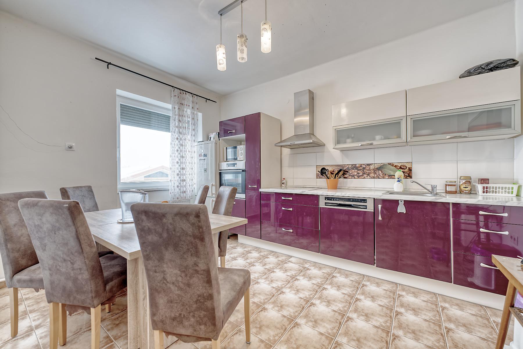 RealityDS - PREDAJ Veľkorysého 5-izbového rodinného domu po kompletnej rekonštrukcii: Váš nový domov vo Vydranoch