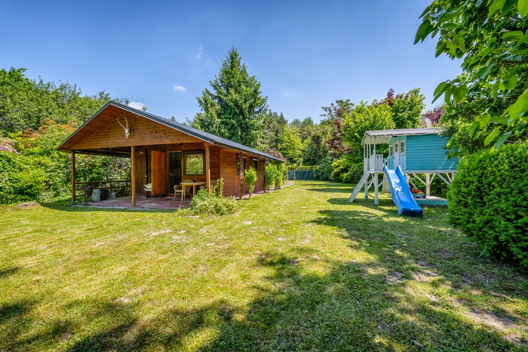 RealityDS - PREDAJ - 🌳Slnečný pozemok s chatkou priamo na brehu Malého Dunaja v Potônskych Lúkach🌳 Ticho! Pokoj! Vôňa prírody!