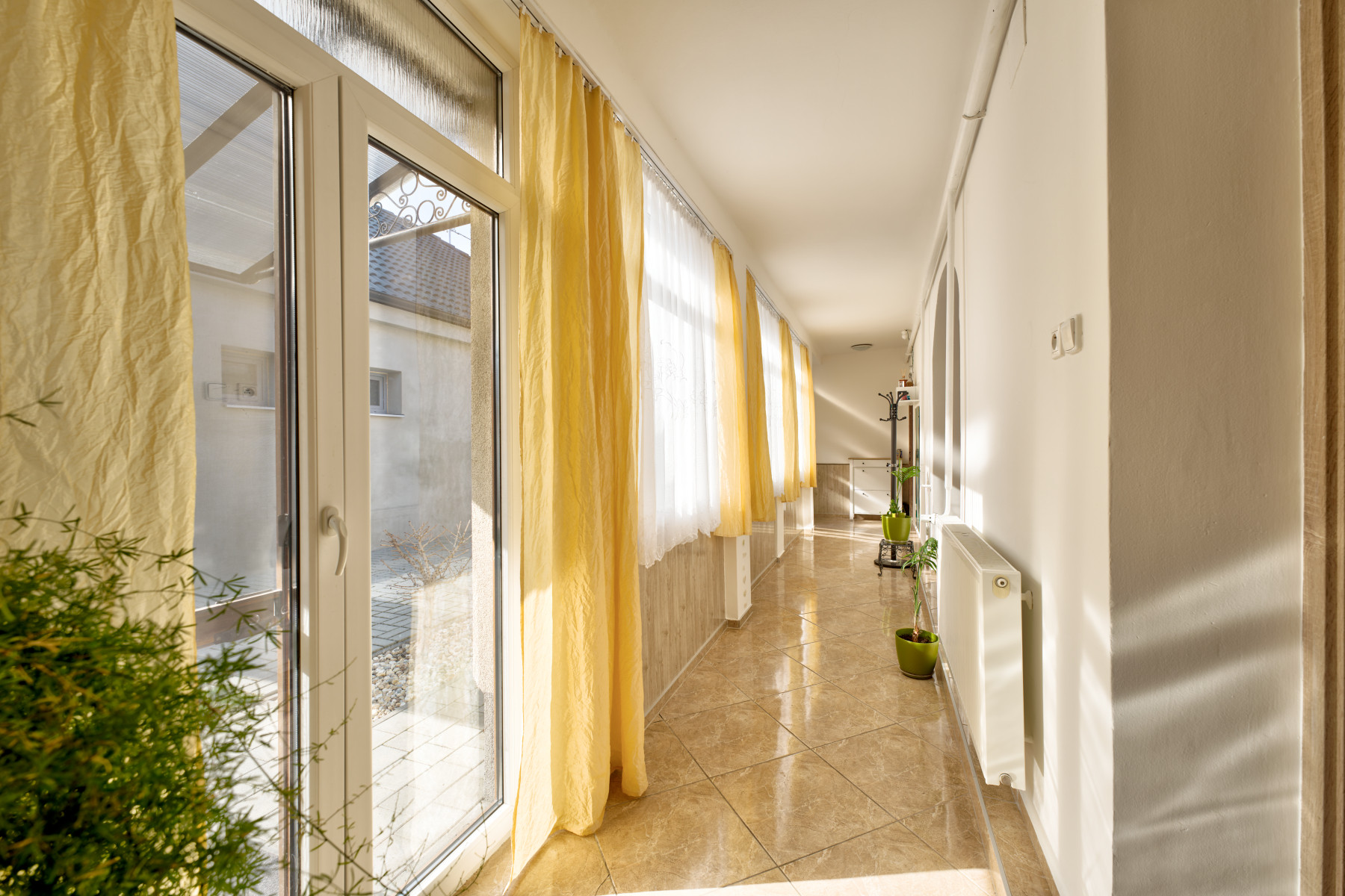 RealityDS – PREDAJ: Nadštandardný  4 izbový rodinný dom s wellnessom, bazénom a kompletným zariadením – Dolný Štál