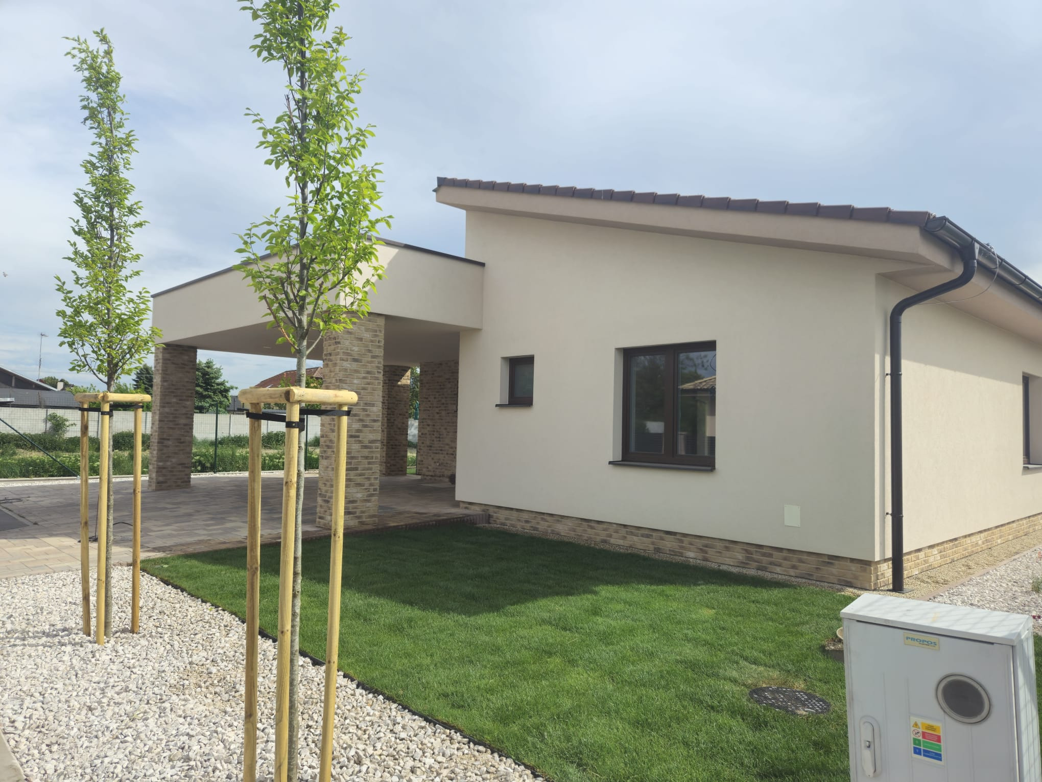 Predaj - 4 izb. NOVOSTAVBA BUNGALOVU  s 3 parkovacími plochami na 5,60 á pozemku, Šamorín