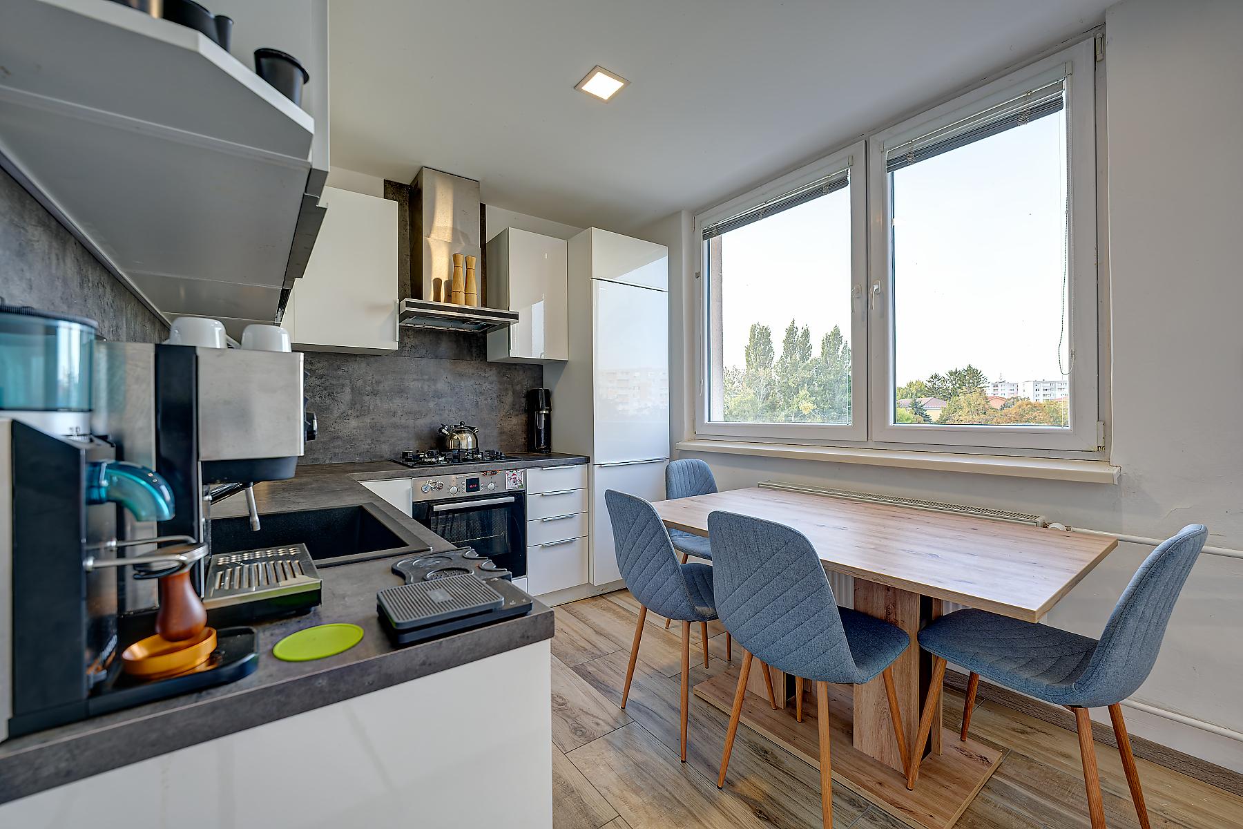 RealityDS -  🏡 2-IZBOVÝ BYT VO VEĽKOSTI 3-IZBOVÉHO? ÁNO – 66 m², BALKÓN A BEZ ĎALŠÍCH INVESTÍCIÍ! Šamorín, Mestský Majer